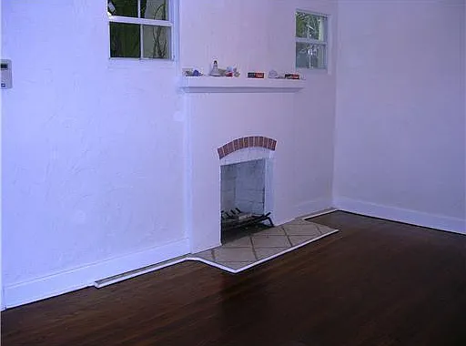 3 bed, 1.0 bath, 1088 sqft, $3,100 — Photo 2