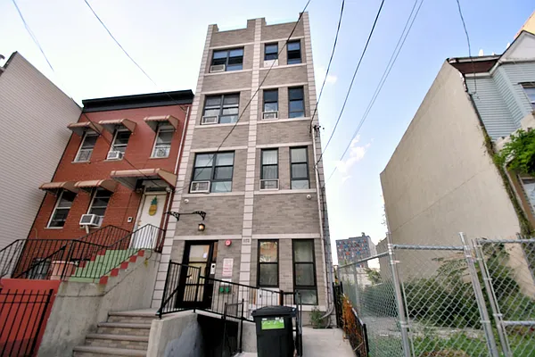 Rented by Voro, LLC | media 16