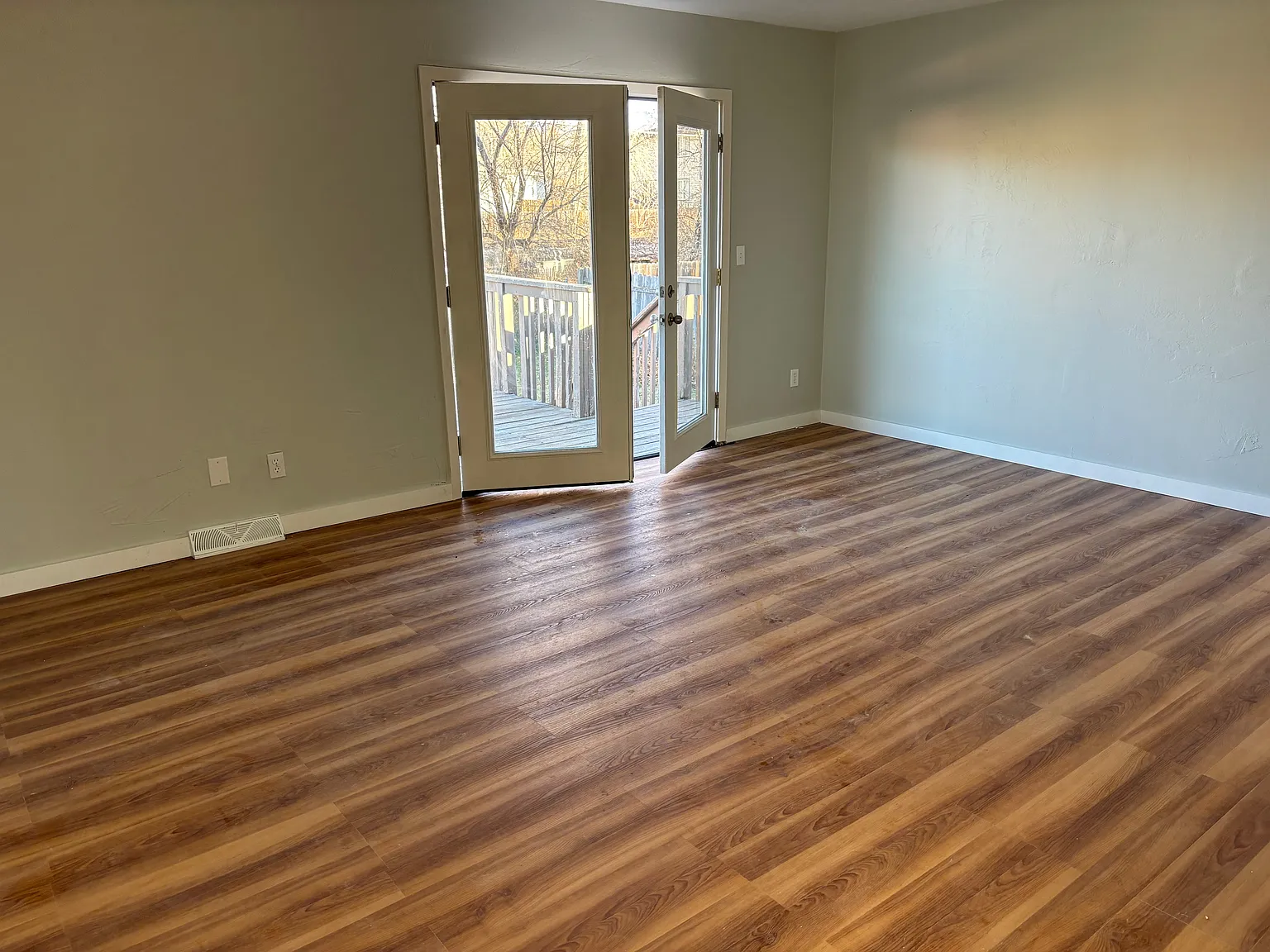 2 bed, 1200 sqft, $2,300 — Photo 2
