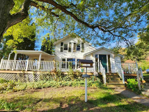 W6804 Badger Ct, Wild Rose, WI 54984