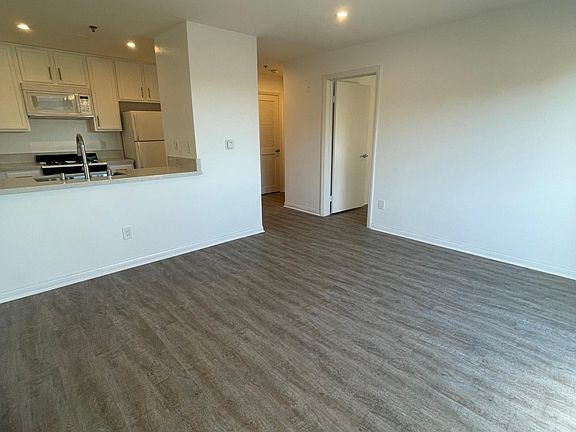 2nd image of 1347 23rd St APT 302