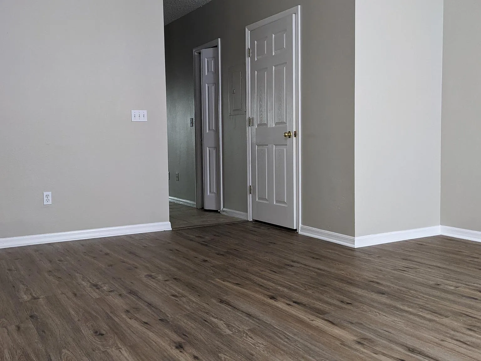 3 bed, 2.5 bath, 1423 sqft, $1,900 — Photo 3
