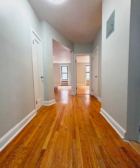 240 E 18th St #3 — Photo 8