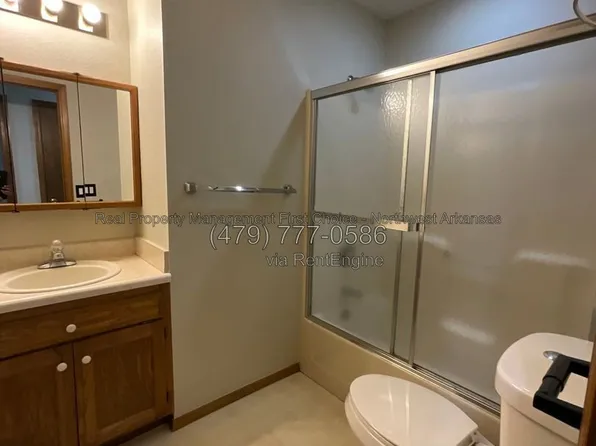 1706 S F St, Rogers, AR 72756