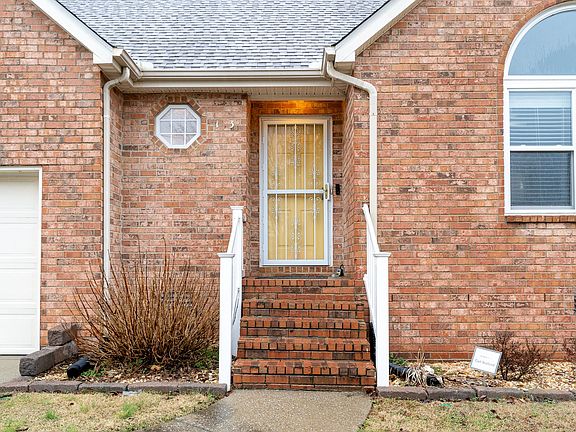 4th image of 103 Hedge Ct