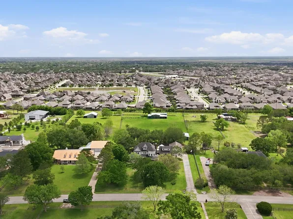 1301 W Viejo Dr, Friendswood, TX 77546