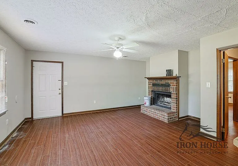 229 N Burson Ave #B — Photo 5