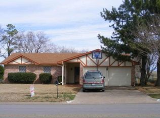 407 S Ridgeway Dr, Cleburne, TX 76033