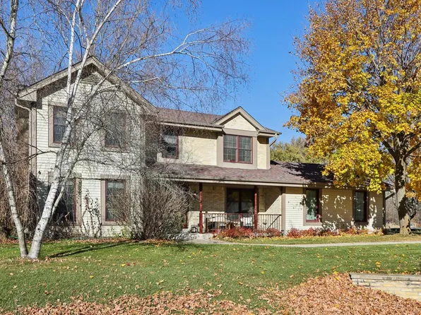 9740 W Huntington DRIVE, Mequon, WI 53097