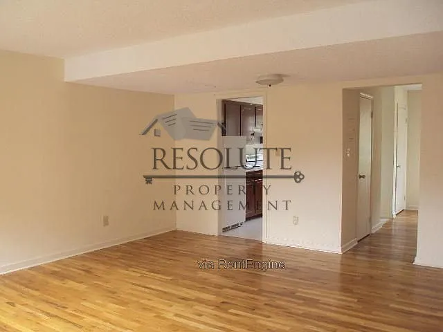 400 Davie Rd — Photo 3