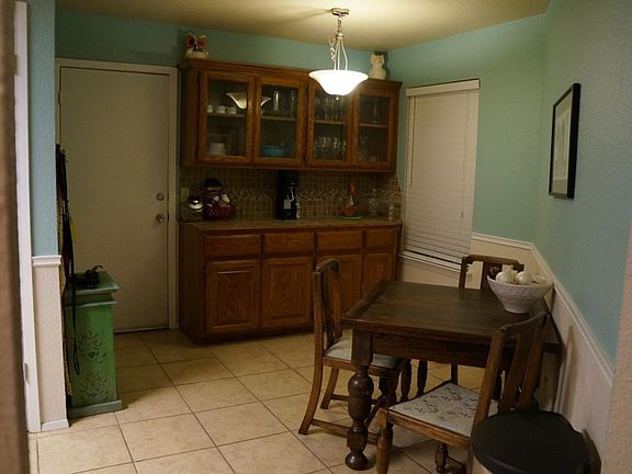Kitchen Dining Area