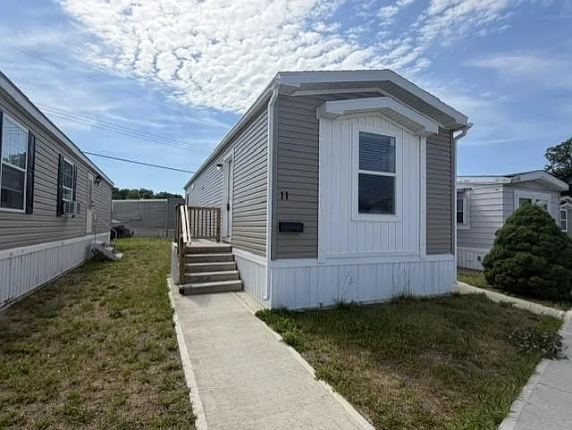 2 bed, 1.0 bath, 672 sqft, $2,240 — Photo 1