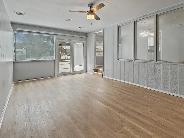 2321 E Mossman Ave — Photo 12