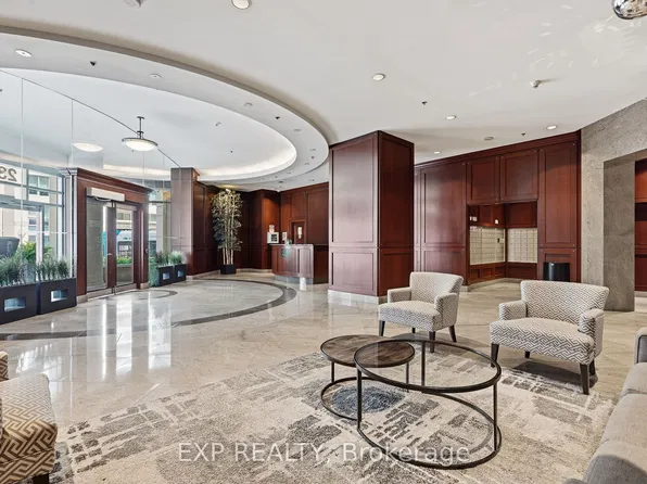 234 Rideau St #304, Ottawa, ON K1N 0A9