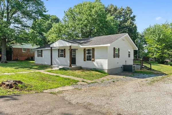 406 Weaver Ln