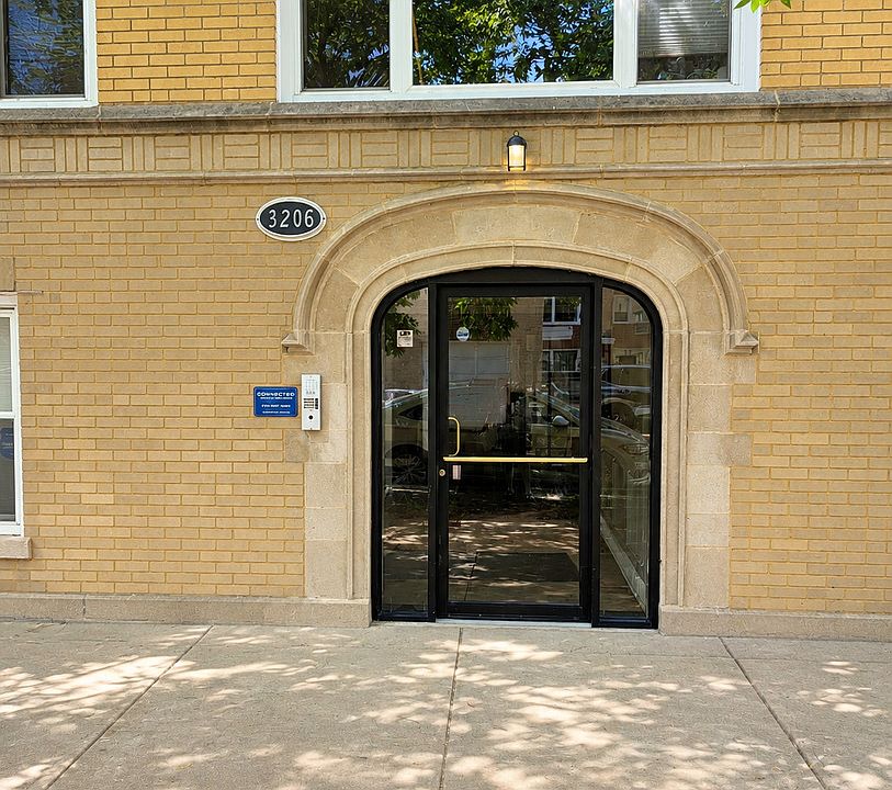 1st image of 3206 W Berwyn Ave APT G