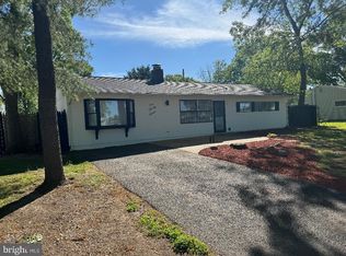 127 Oaktree Dr, Levittown, PA 19055