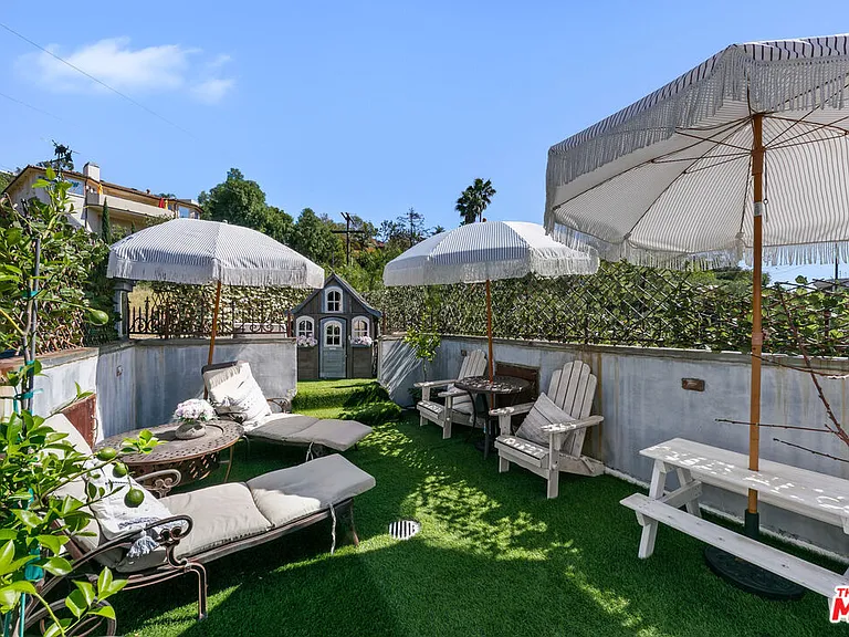 2851 Seabreeze Dr — Photo 48