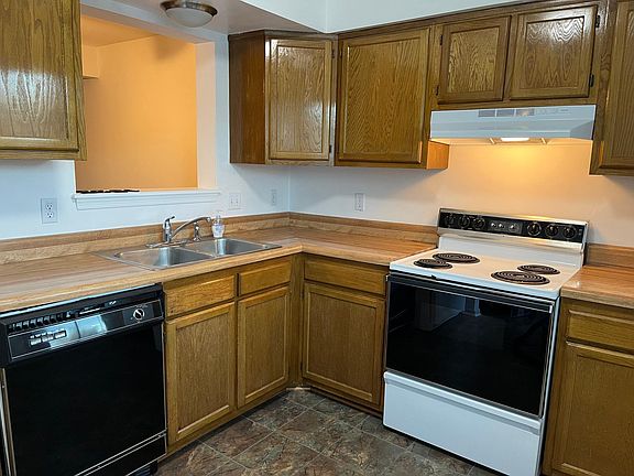3rd image of 5122 Castle Way
