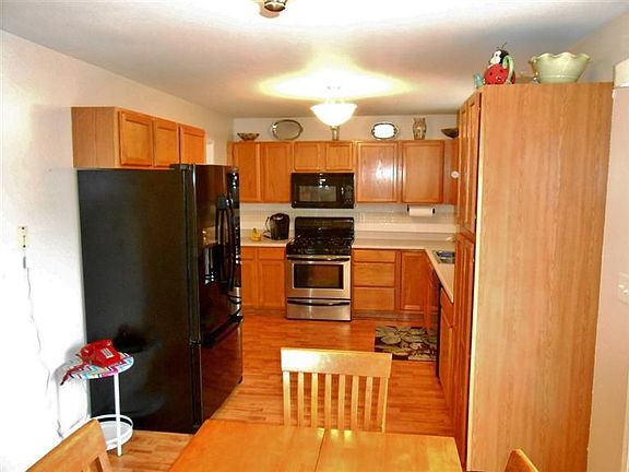2nd image of 221 Pheasant Run Dr