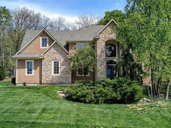 300 E 125th Ter, Kansas City, MO 64145