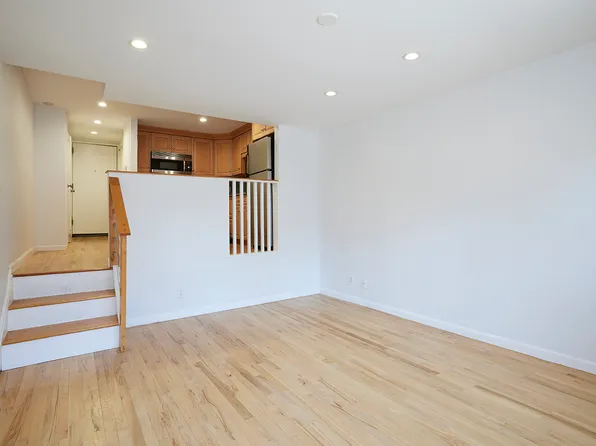 211 Thompson Street 5L image 3 of 6