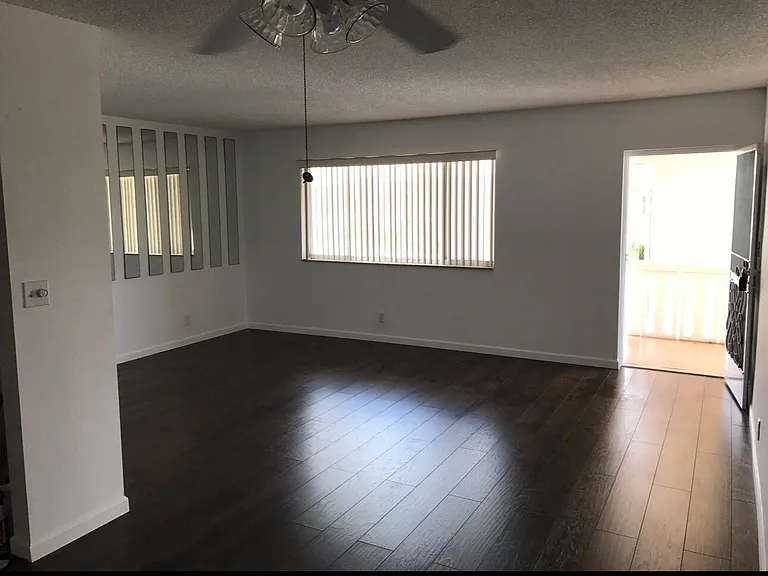 700 Village Green Ct #302 — Photo 2