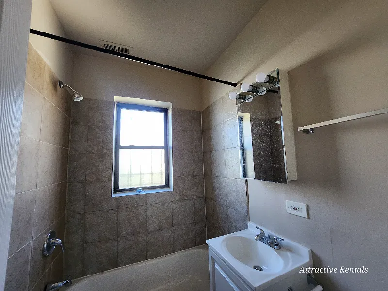 4840 W Adams St — Photo 2