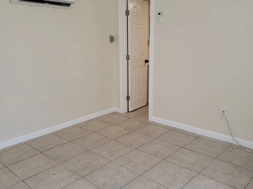 5220 NE 16th Ter