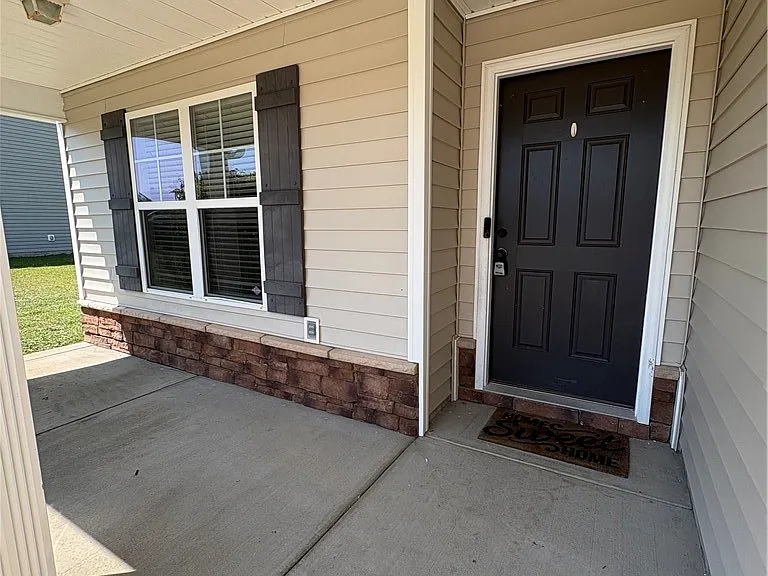 365 Roanoke Dr — Photo 4