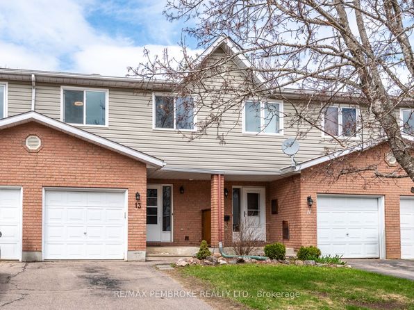 13 Vermont Mdw, Petawawa, ON K8H 3N3