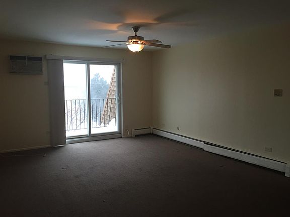 5th image of 222 Shorewood Dr APT 2D