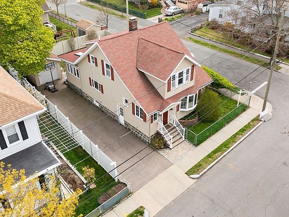 4th image of 69 Bromfield St