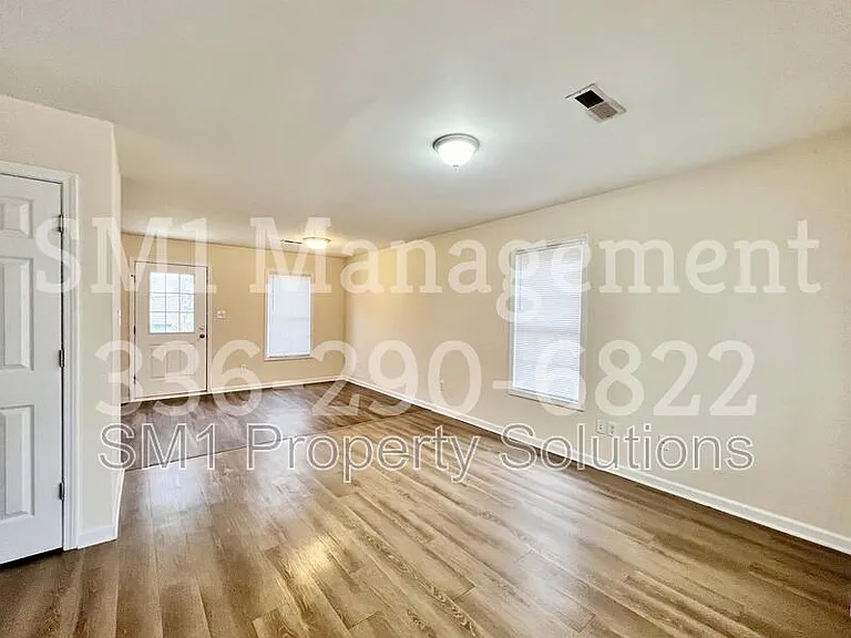 121 Thomas St — Photo 8