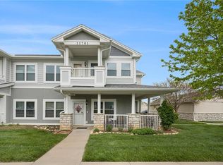 11701 S Roundtree St APT 200, Olathe, KS 66061