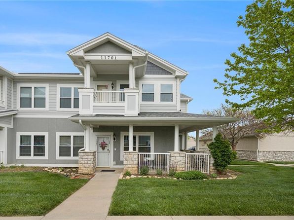 11701 S Roundtree St APT 200, Olathe, KS 66061