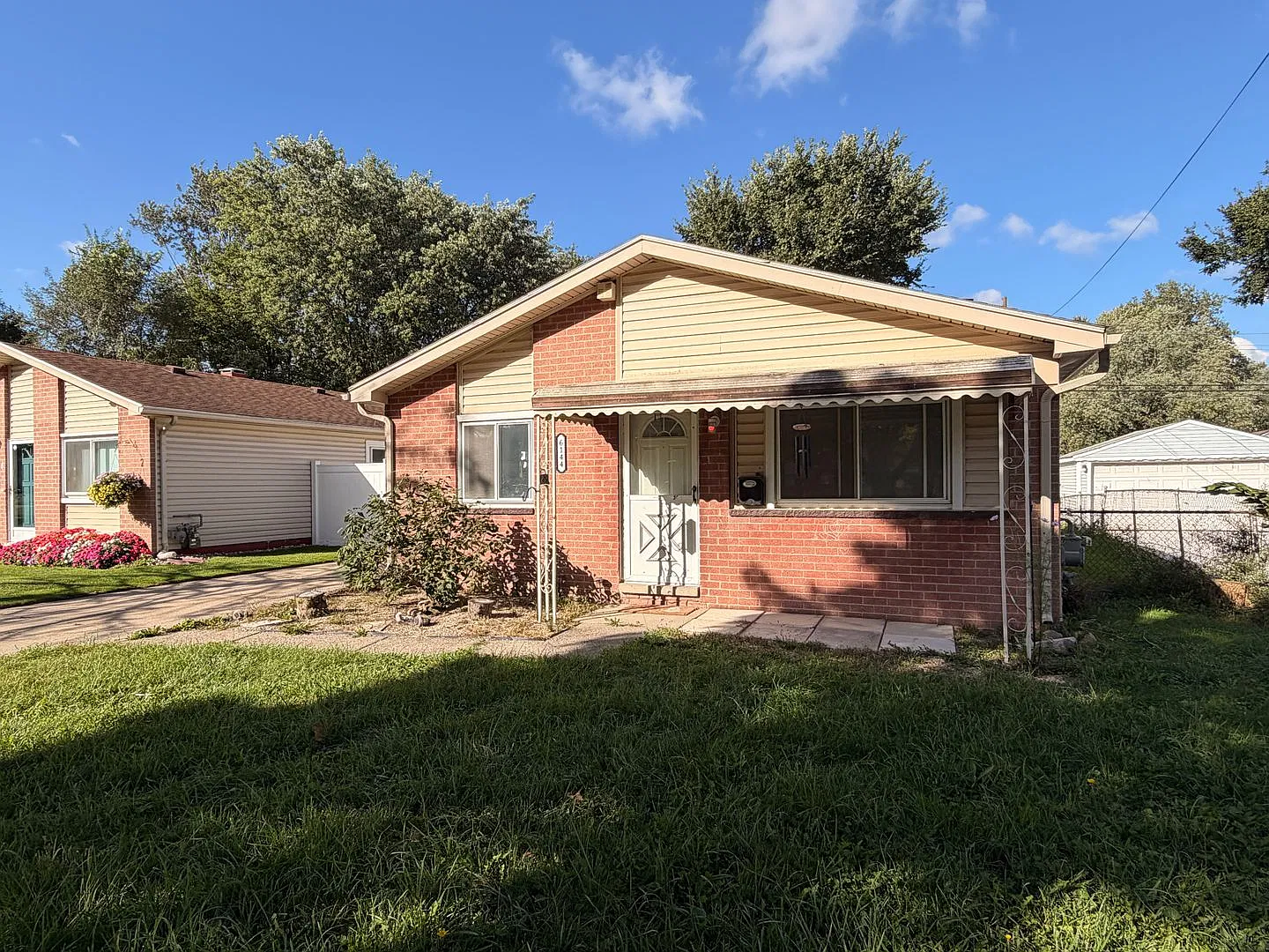 Recently rehabbed gem available for rent — Photo 2
