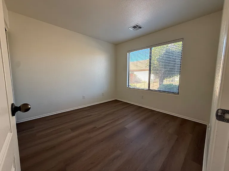 8202 S 47th Ave — Photo 30