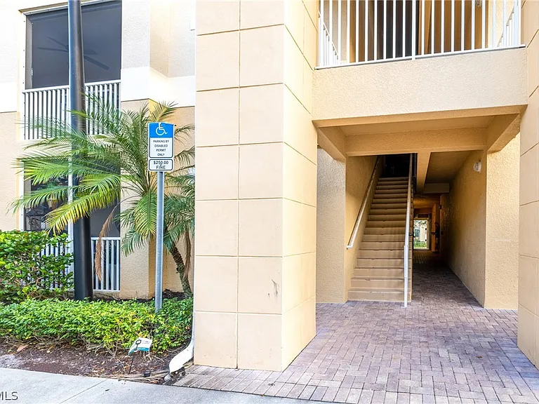 9055 Colby Dr #2213 — Photo 2