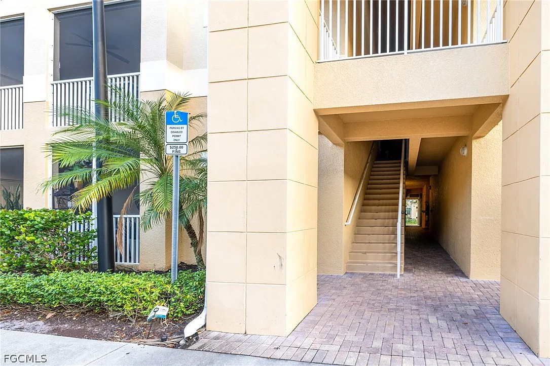 Building Photo - 9055 Colby Dr #2213