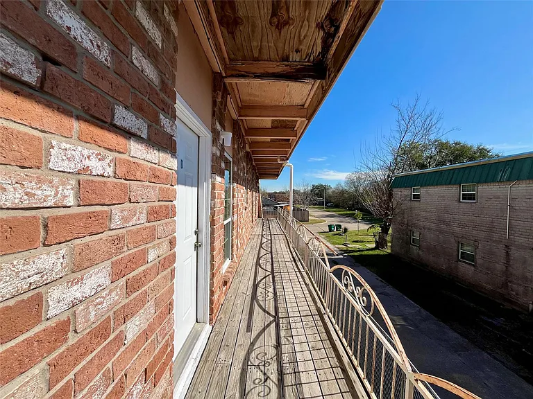 1042 W Village Ct #D — Photo 5