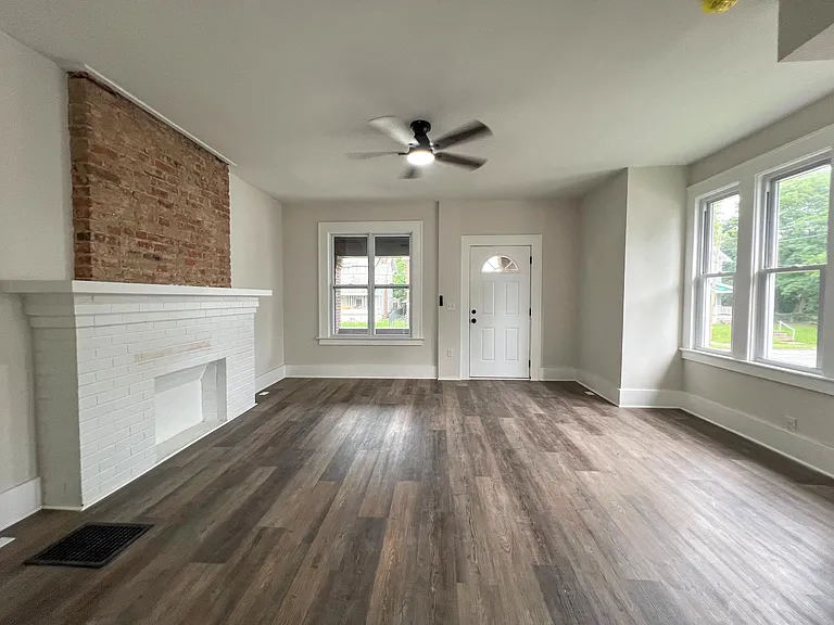 927 S Champion Ave #927 — Photo 3