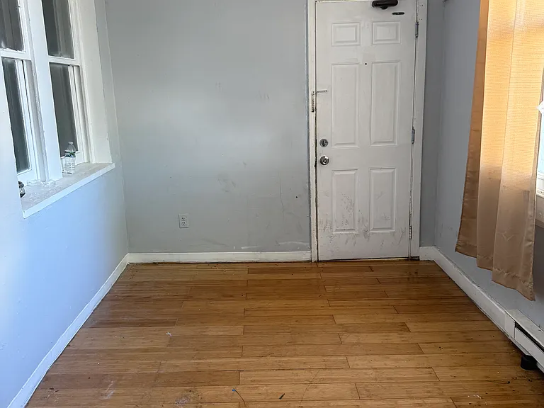 89 E Washington Ave #1 — Photo 2