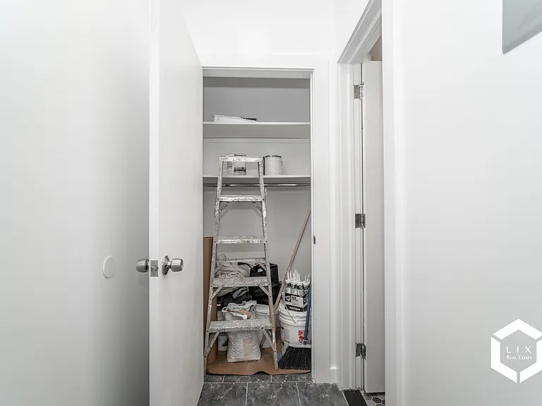 102 Dahill Rd #1R — Photo 4