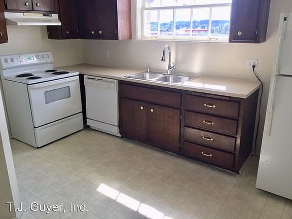 5th image of 440 N Market Blvd APT 610