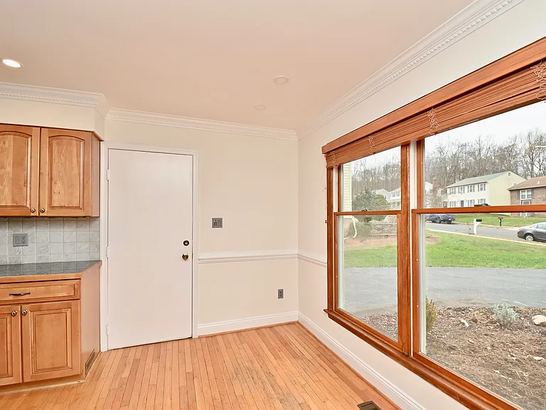7775 Newington Woods Dr — Photo 12