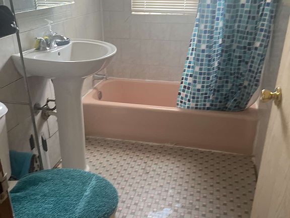 4th image of 2419 Plymouth Ave N #201