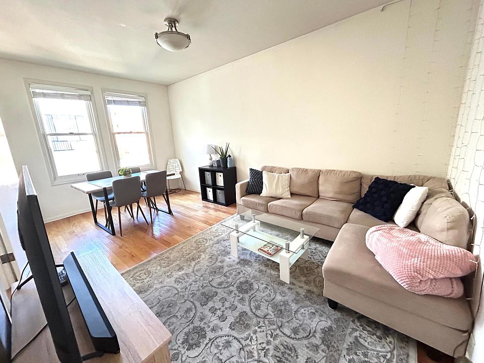 Living Room - 19 feet long!