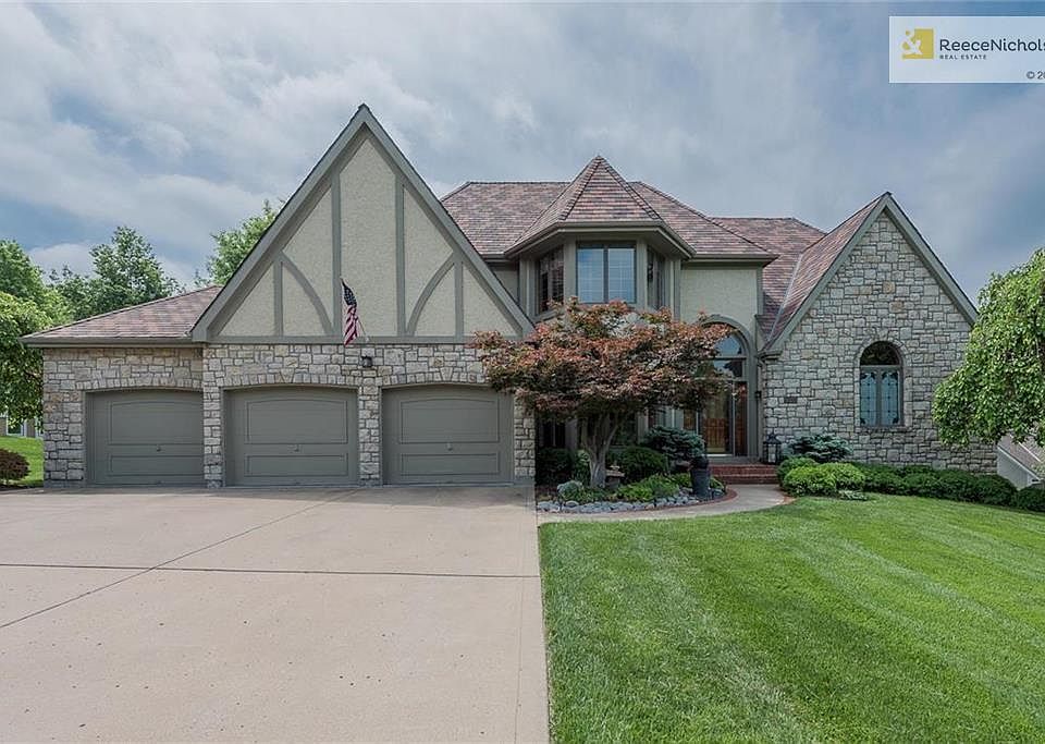 1st image of 8025 NW Lakeview Dr