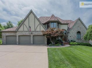 8025 NW Lakeview Dr, Kansas City, MO 64152
